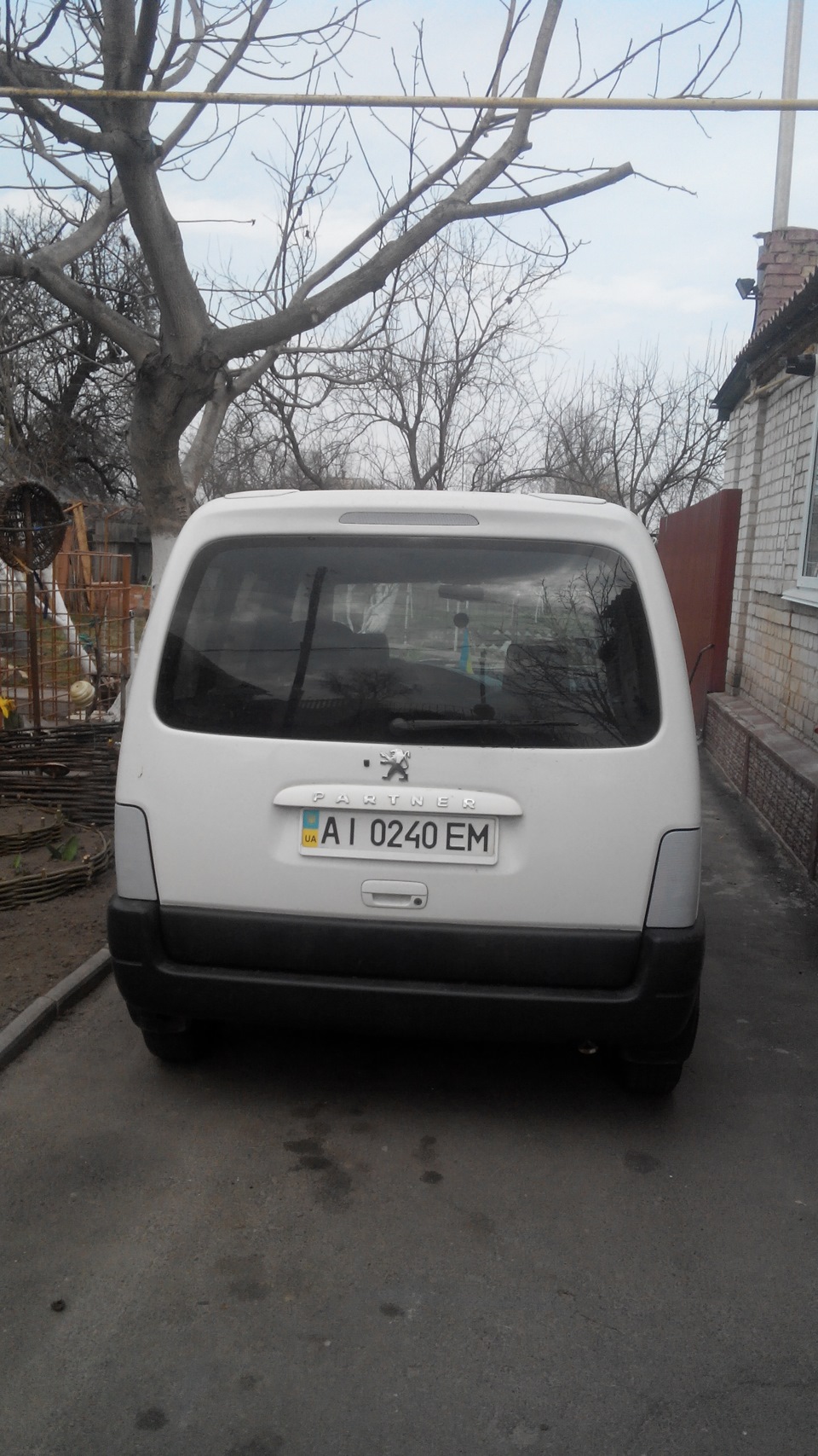 Наклеїв плівку на стопи 2