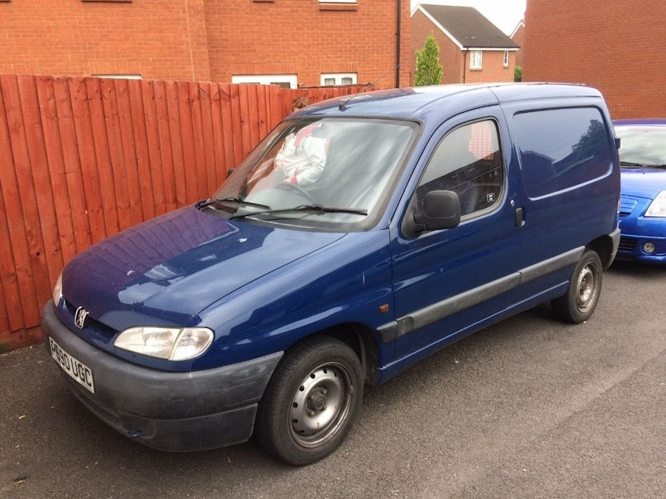 Праворульні Peugeot Partner 2