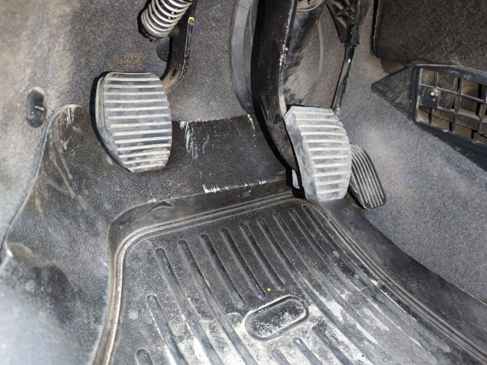 Злетів трос зчеплення з важеля 1