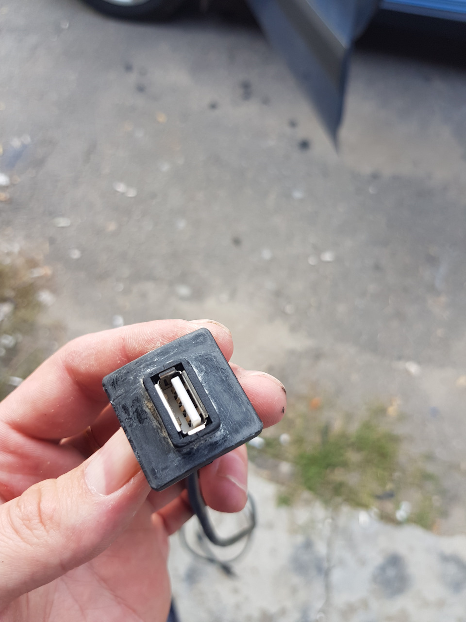 USB в штатну магнітолу. Скажіть, що не завод? 1