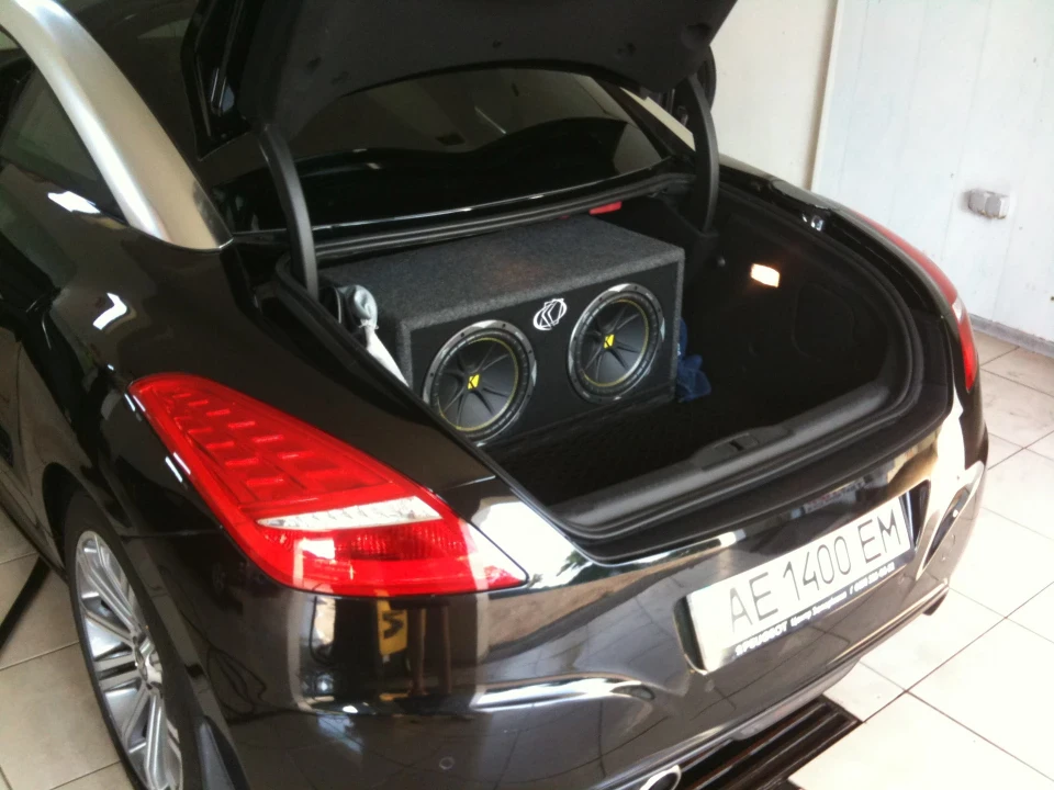 RCZ, carmusic in boot