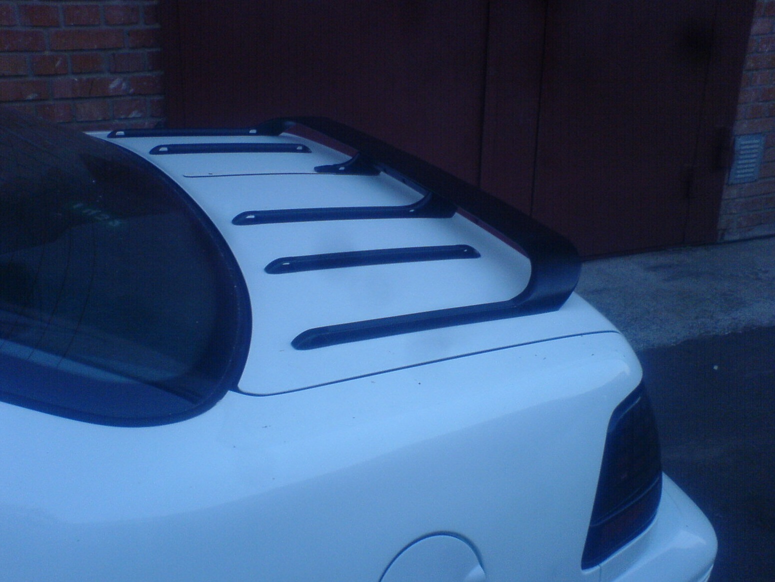 Установка спойлера-багажника 2
