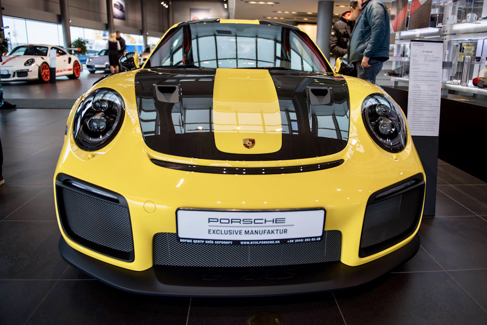 Porsche Exclusive Manufaktur 4