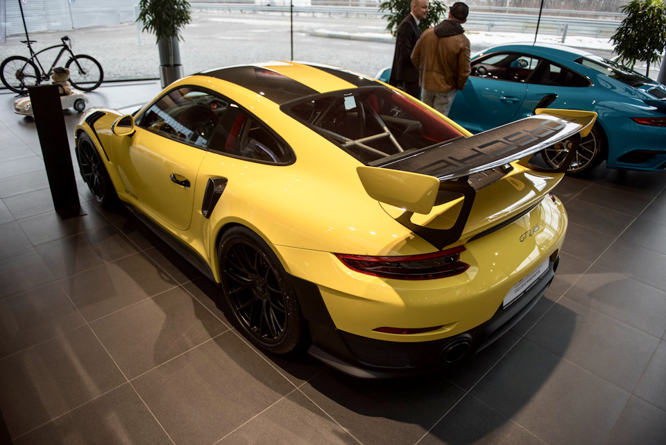 Porsche Exclusive Manufaktur 3