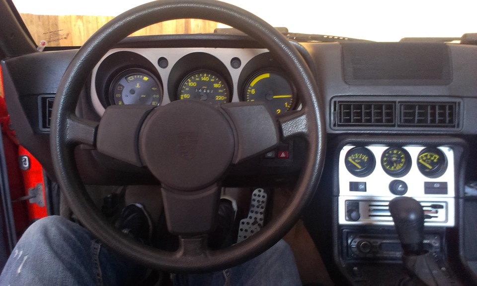 Правильне кермо на Porsche 944 2