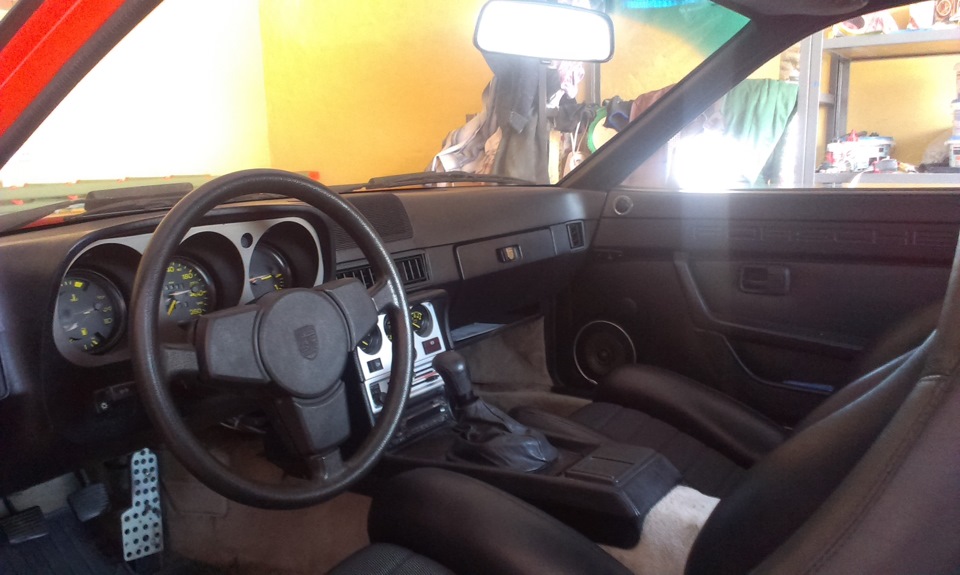 Правильне кермо на Porsche 944 1