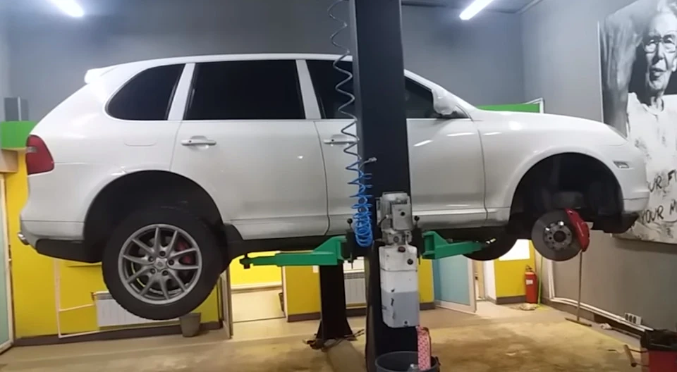 Гудить активний стабілізатор глухий стукіт спереду та ззаду Porsche Cayenne