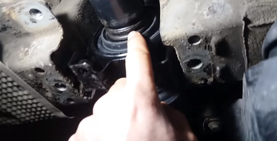 Розсипався підвісний підшипник Кардана Porsche Cayenne, велика вібрація при 60км наче щось відпало! 2