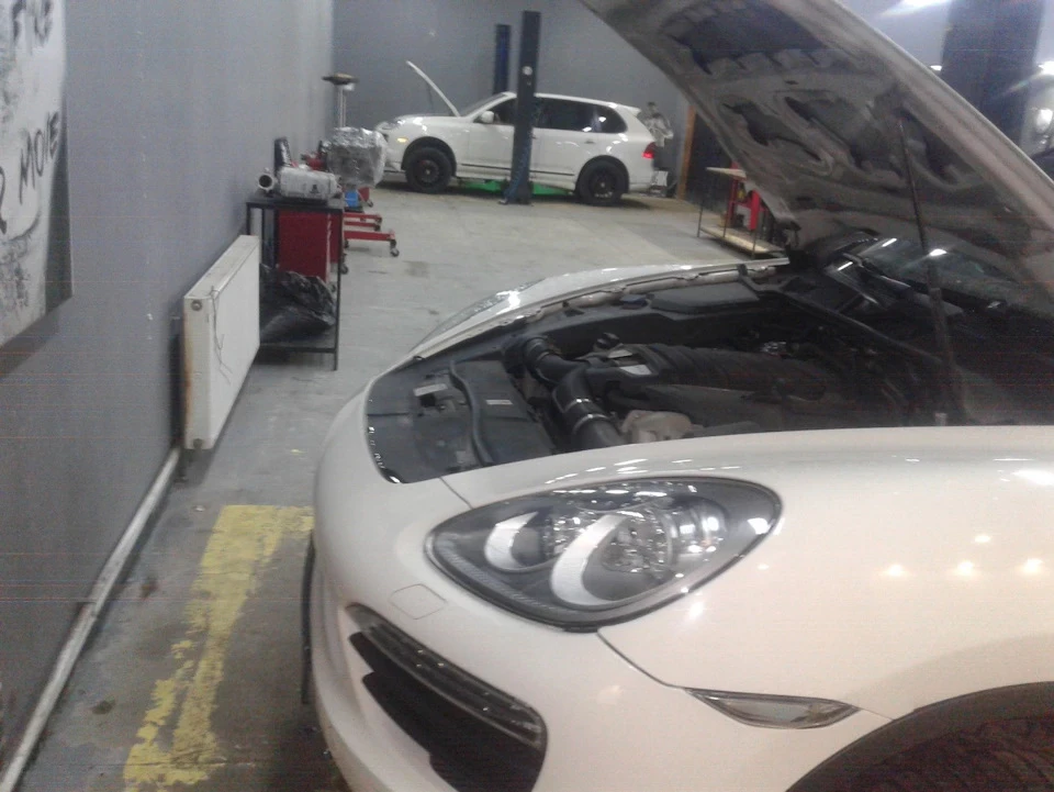 Ремонт заднього редуктора PORSCHE CAYENNE, скрегіт і хрускіт на вивороті проблеми з моторчиком помилка по між колісному диференціалу, методи усунення проблеми!