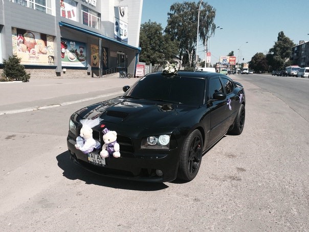 srt 8 dodge charger vs cayenne turbo 1