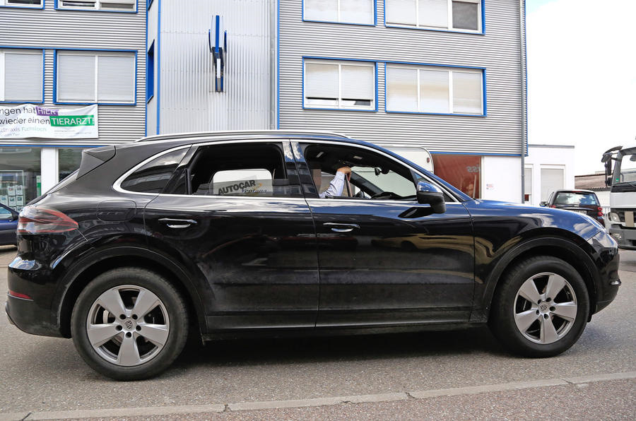 Шедевр чи деградація? Дивимося перші фото Porsche Cayenne New 2018 3