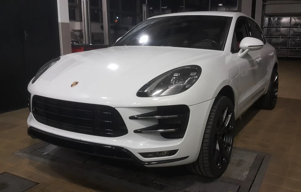 оновлений Macan