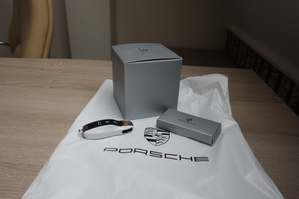 #3. Подарунки від Porsche, і про ключ 1