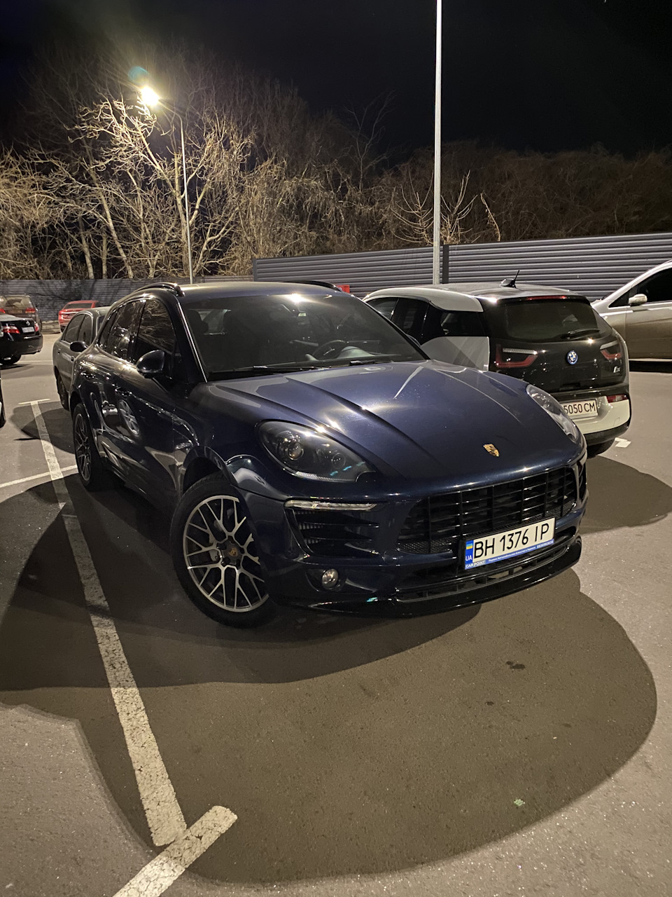 Вечірні фото біля ТЦ 1