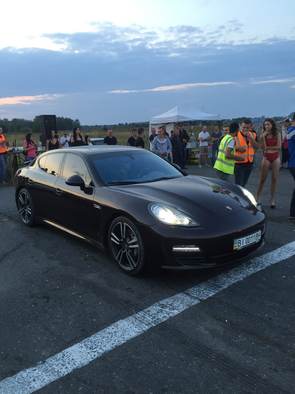 Panamera vs Tesla 2