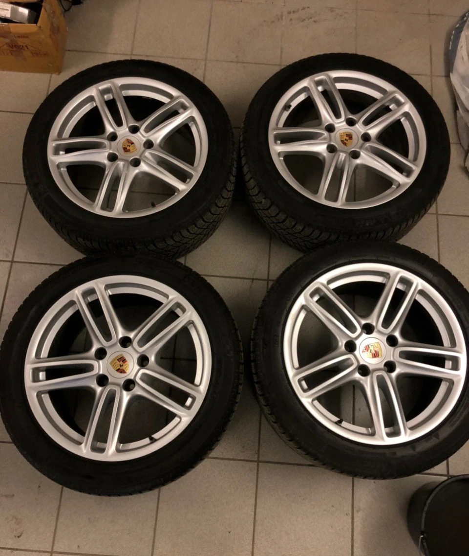 Продаю комплект зимових коліс R19 з шинами!