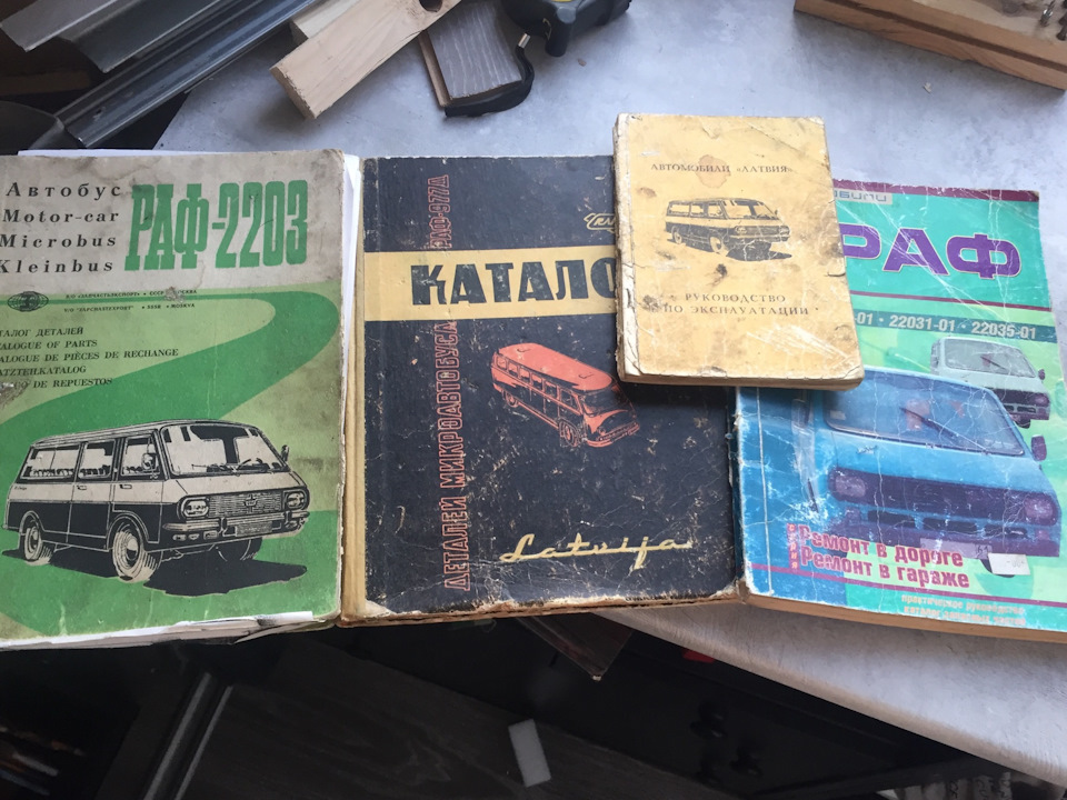 Трохи літератури на книжковій полиці 1