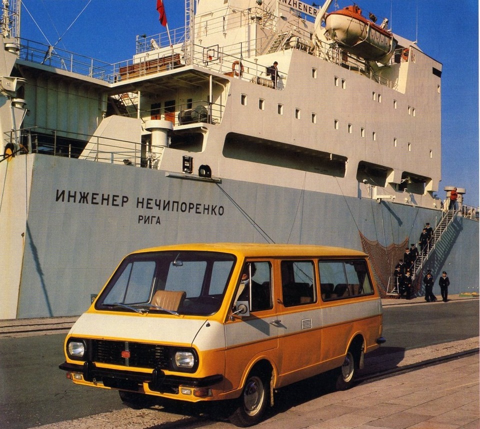 Архівні фото передсерійних автобусів РАФ-2203 5