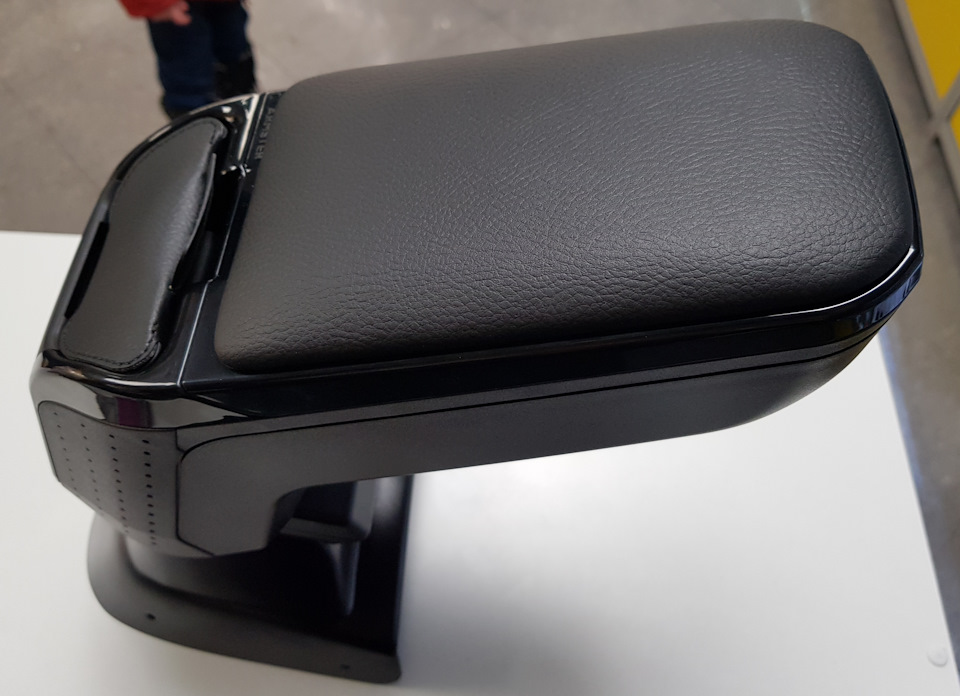 Підлокітник ARMSTER-2 BLACK 1