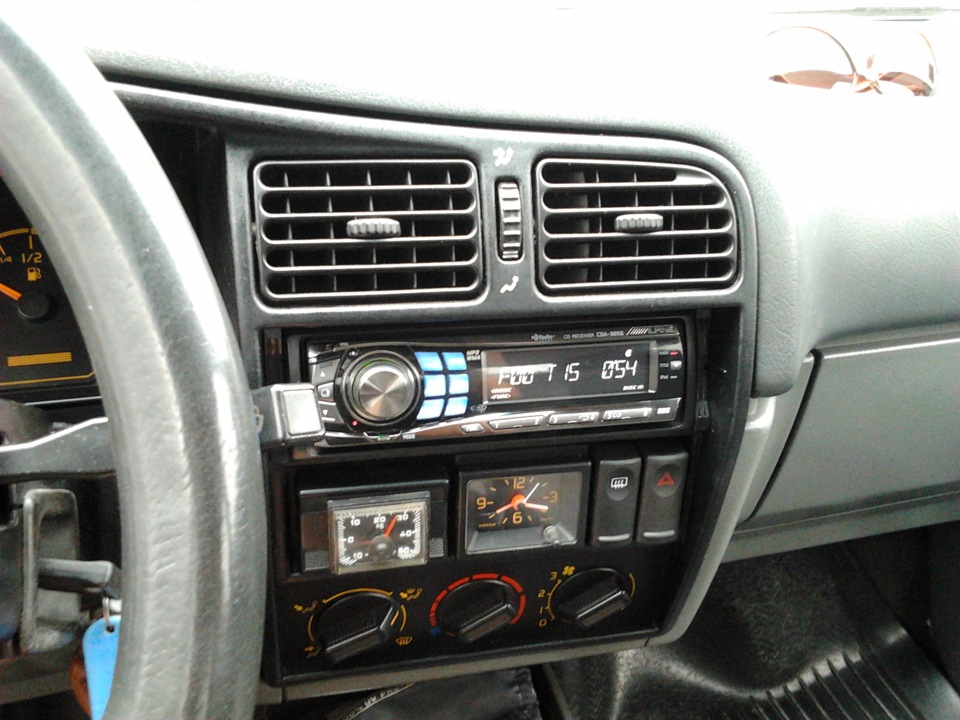 Замінив г\у на ALPINE CDA9856 1