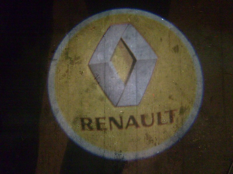 Підсвічування дверей логотипом Renault 3