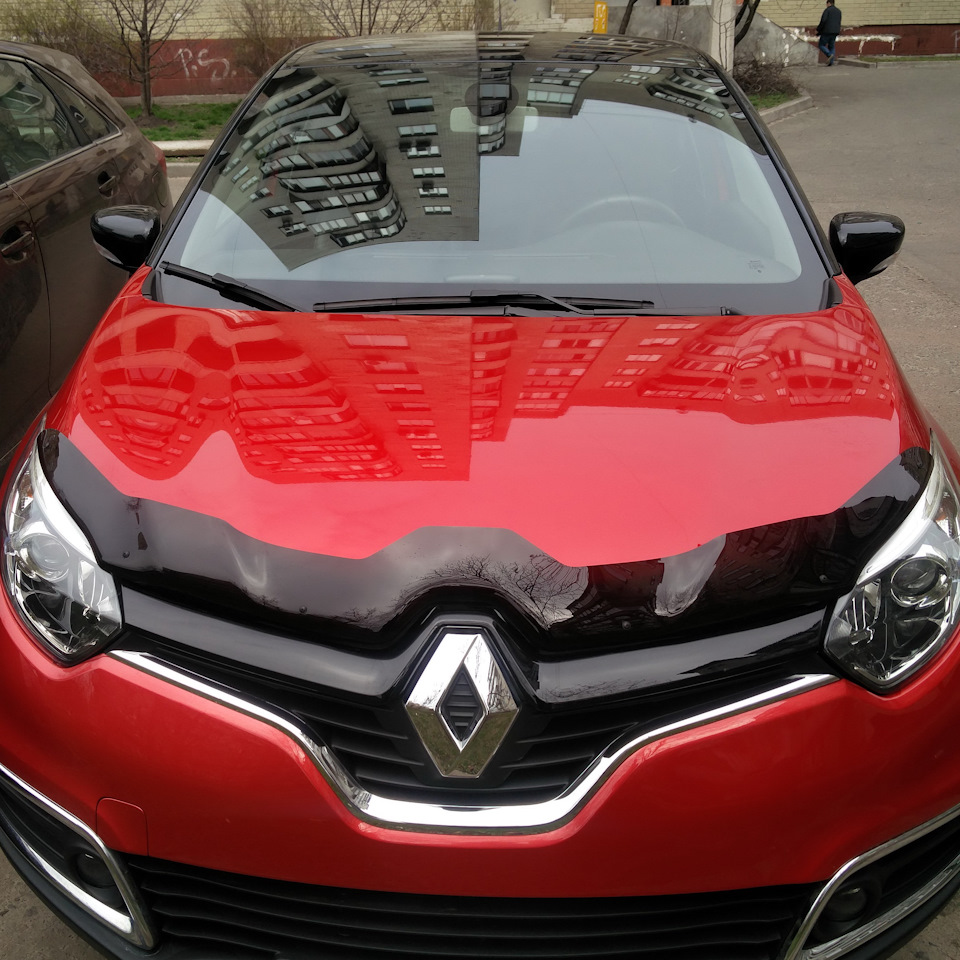 Мухи окремо, капоти окремо або мухобійка від Kaptur'а на моєму Captur'і 2