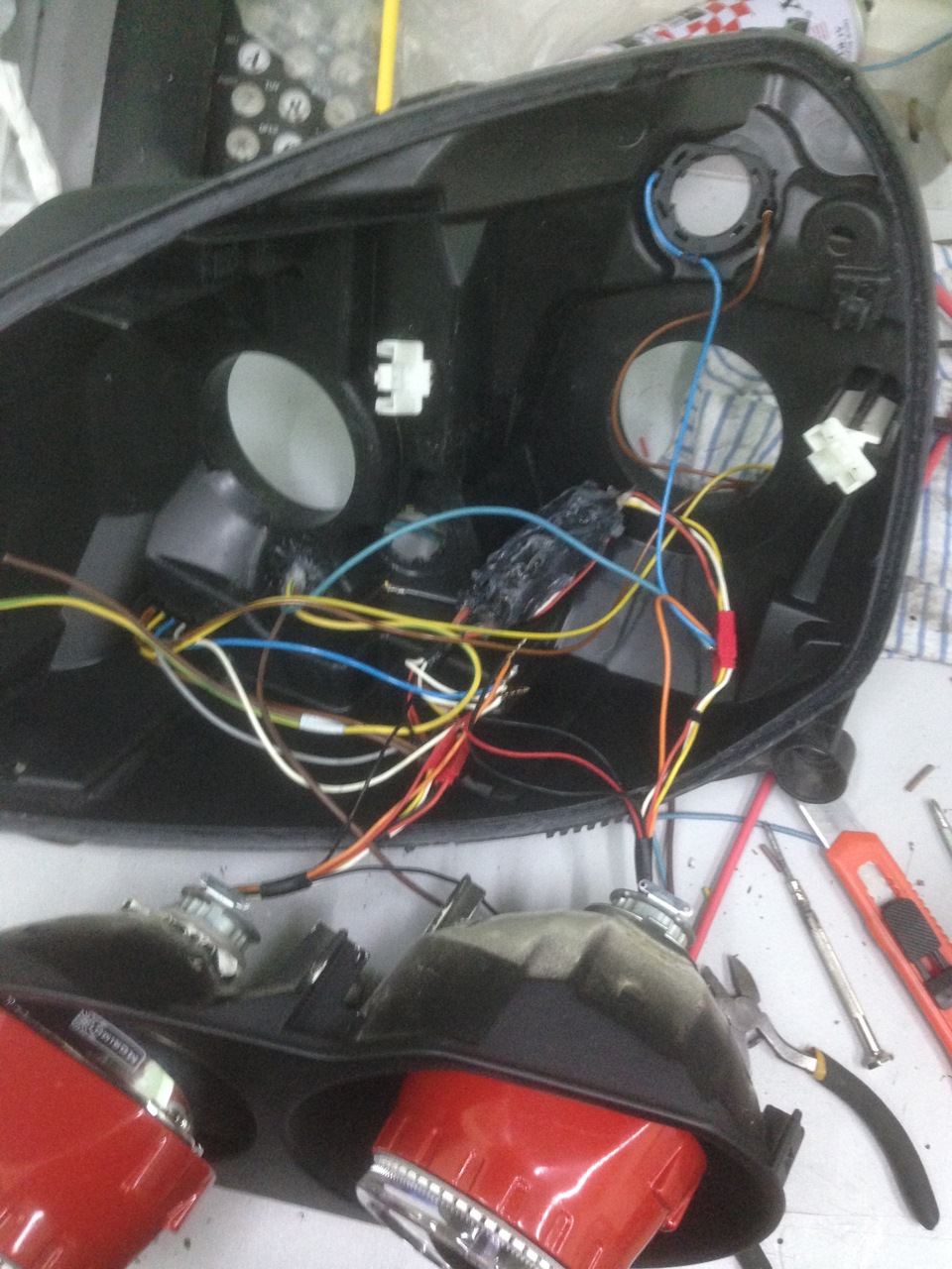 Лінзи у фари з ангельськими LED очками з функцією повороту. 5