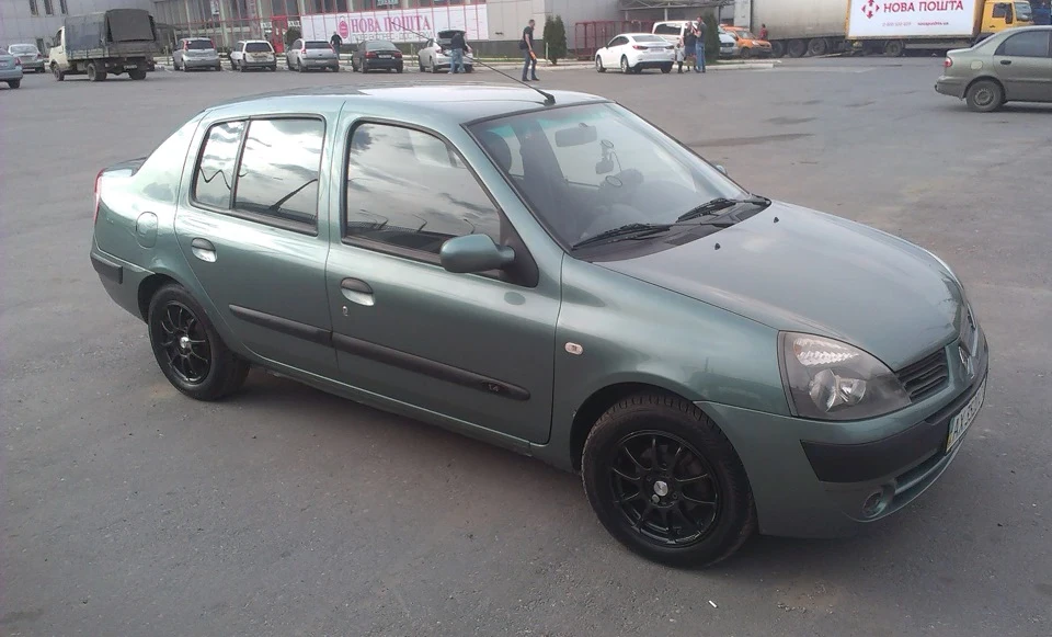 Перевзувся на льотну гуму (шини: GISLAVED Urban*Speed; диски: ADVAN 832 RZ) на рено кліо2