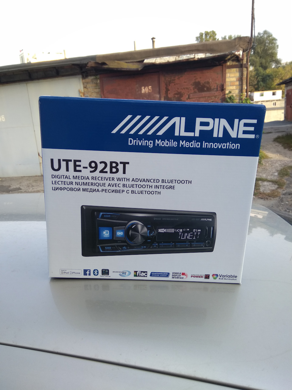 Нова магнітола Alpine ute-92bt 1