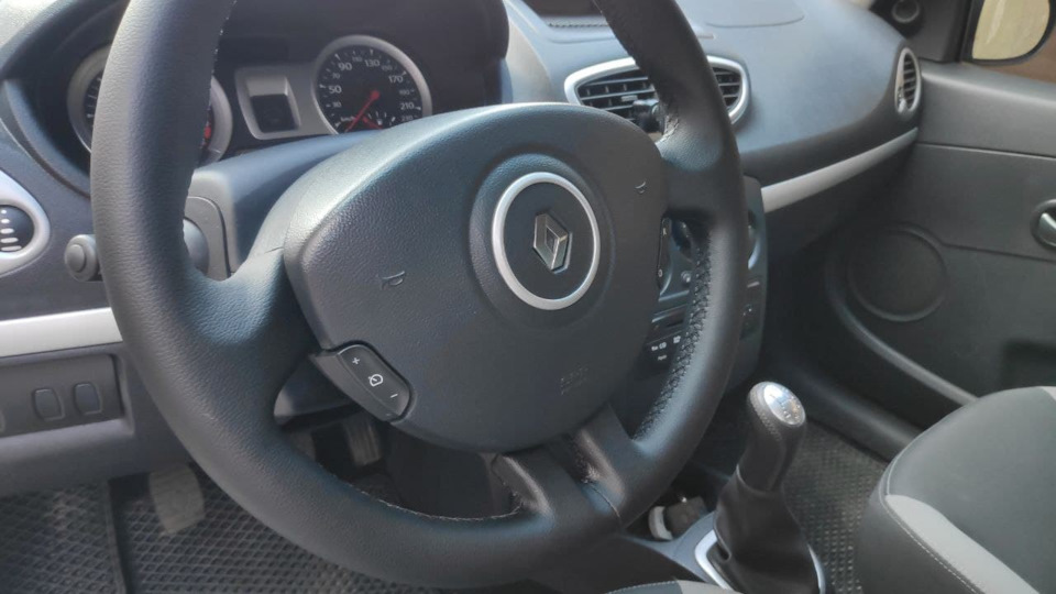 Перетяжка керма шкірозамінником Renault Clio 3 5