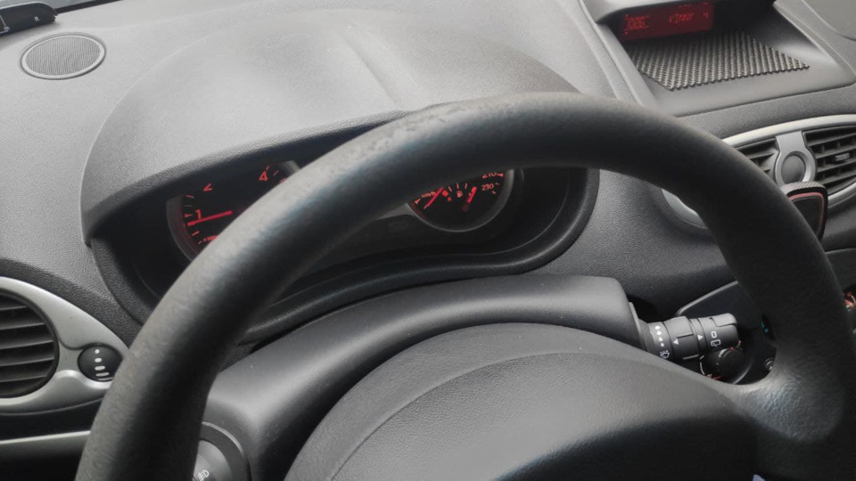 Перетяжка керма шкірозамінником Renault Clio 3 3