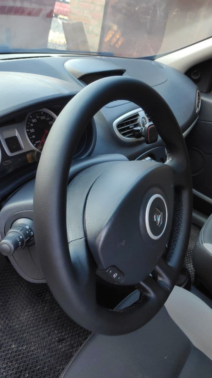 Перетяжка керма шкірозамінником Renault Clio 3 4