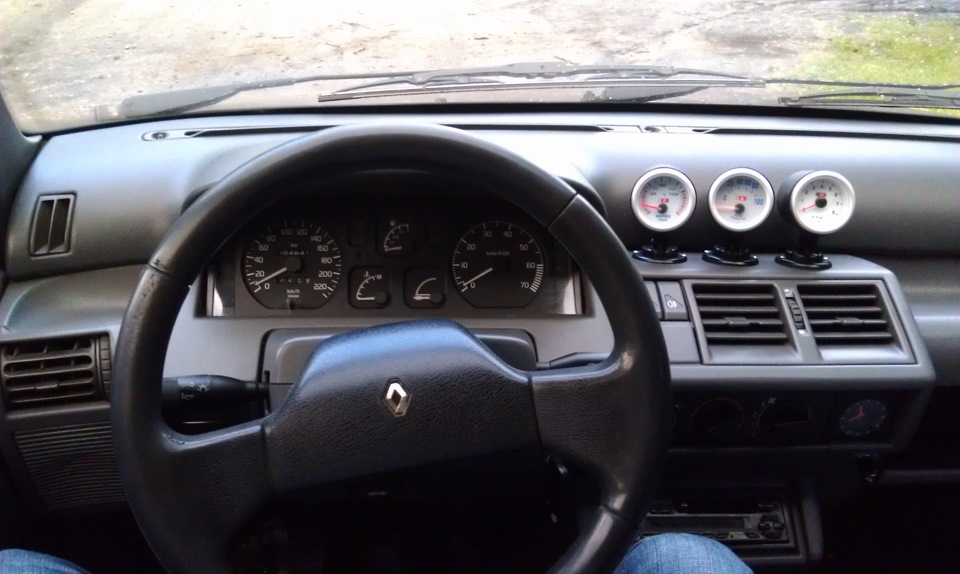 Ось вона прилад з тахо від Clio! 2