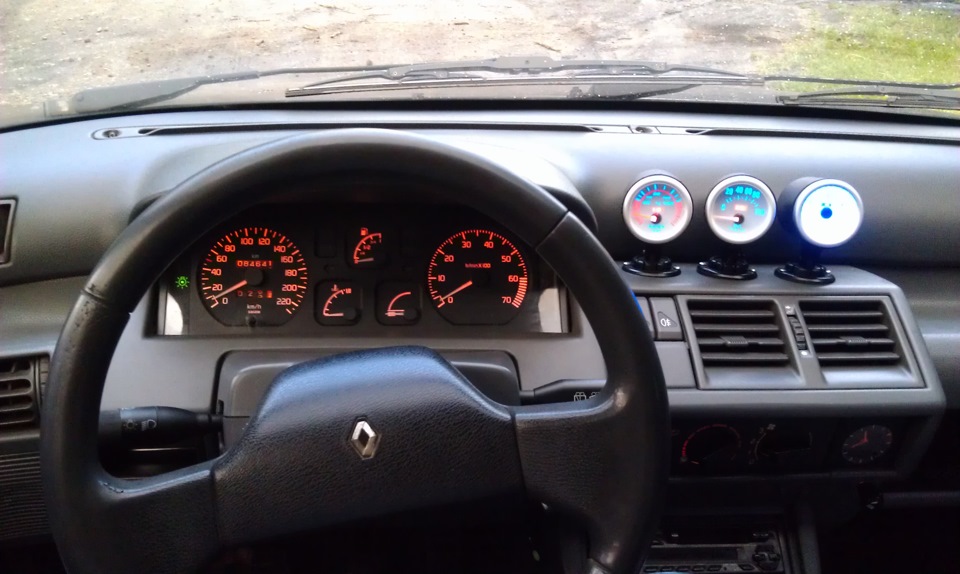 Ось вона прилад з тахо від Clio! 3