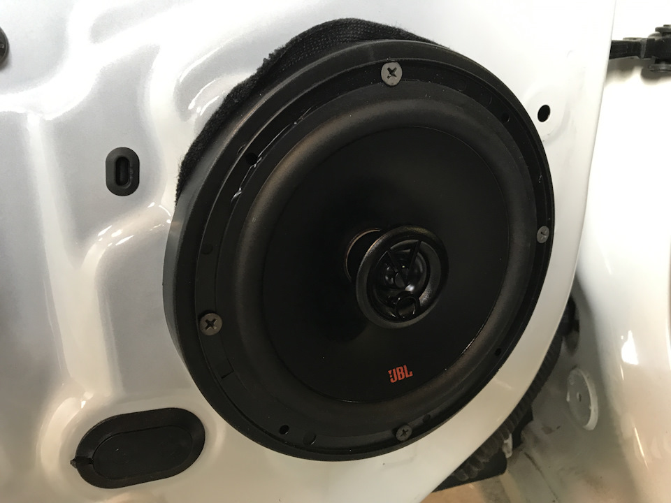 Встановлення динаміків JBL Stage2 624 у задні двері 3