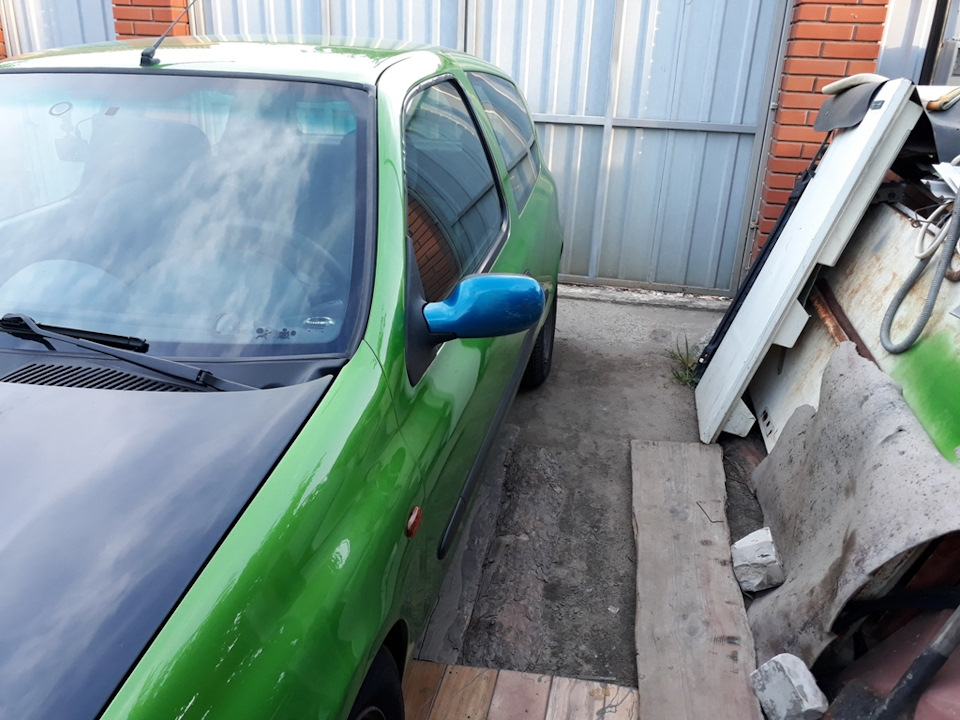Зламали бічне дзеркало (вже купив і поставив). 1