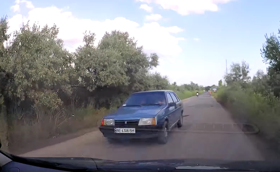 зустрічне авто цокнуло по дзеркалі 1
