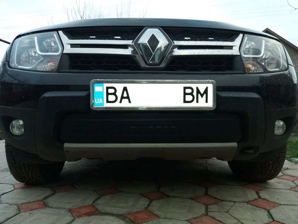 Зимова заглушка решітки переднього бампера Renault Duster