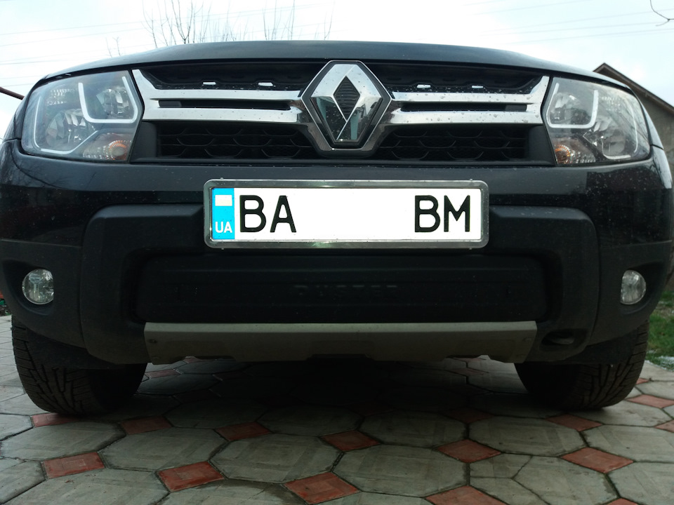 Зимова заглушка решітки переднього бампера Renault Duster 1