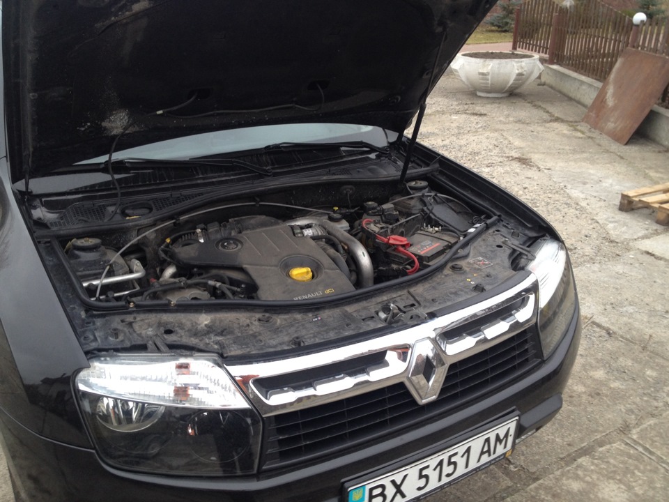 Ущільнювач під капот Duster Limited edition 4