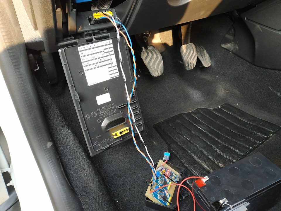 Температура та напруга на екрані МЕНІ в Дастер2 2