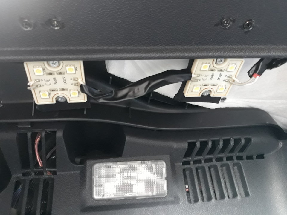 LED підсвічування багажник. 2
