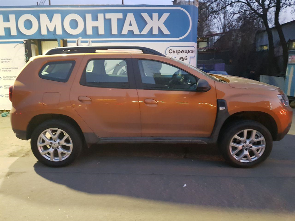 Duster 2G (235 55 R18) 4