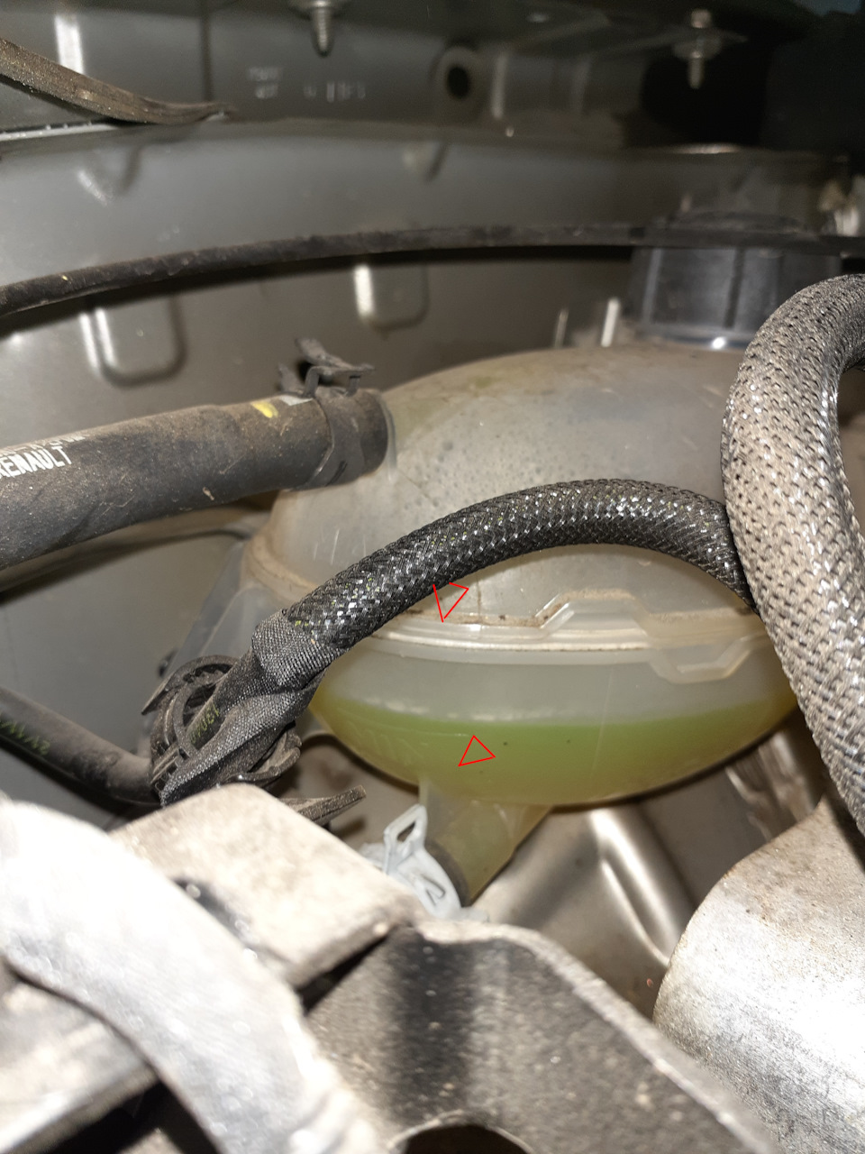 Доливка рідини, що охолоджує, в Renault Duster (2G) після 10000 км пробігу 1