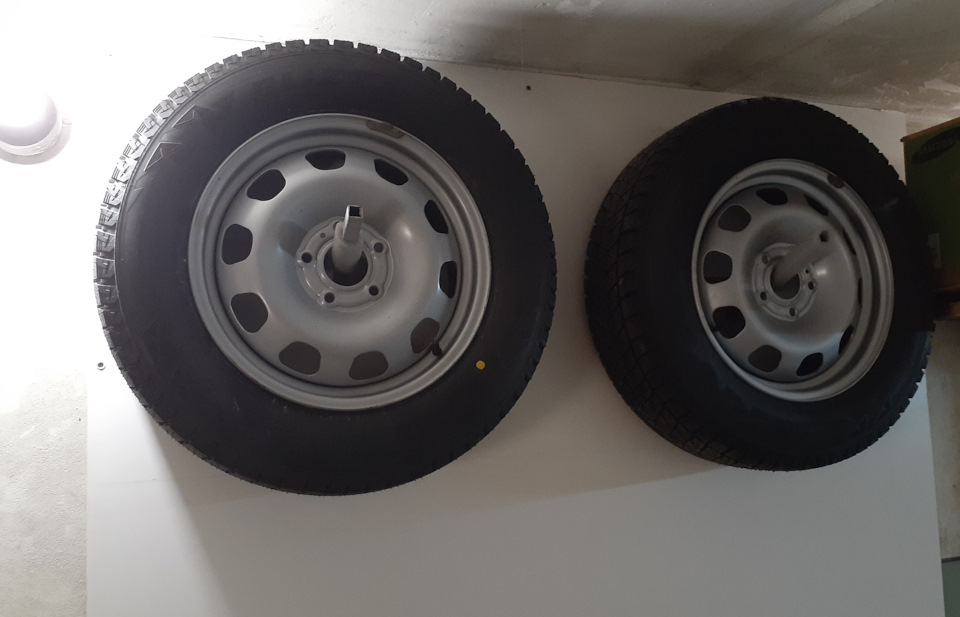 Кронштейни для зберігання шин у гаражі та чохли Heyner на колеса Renault Duster (2G) 5