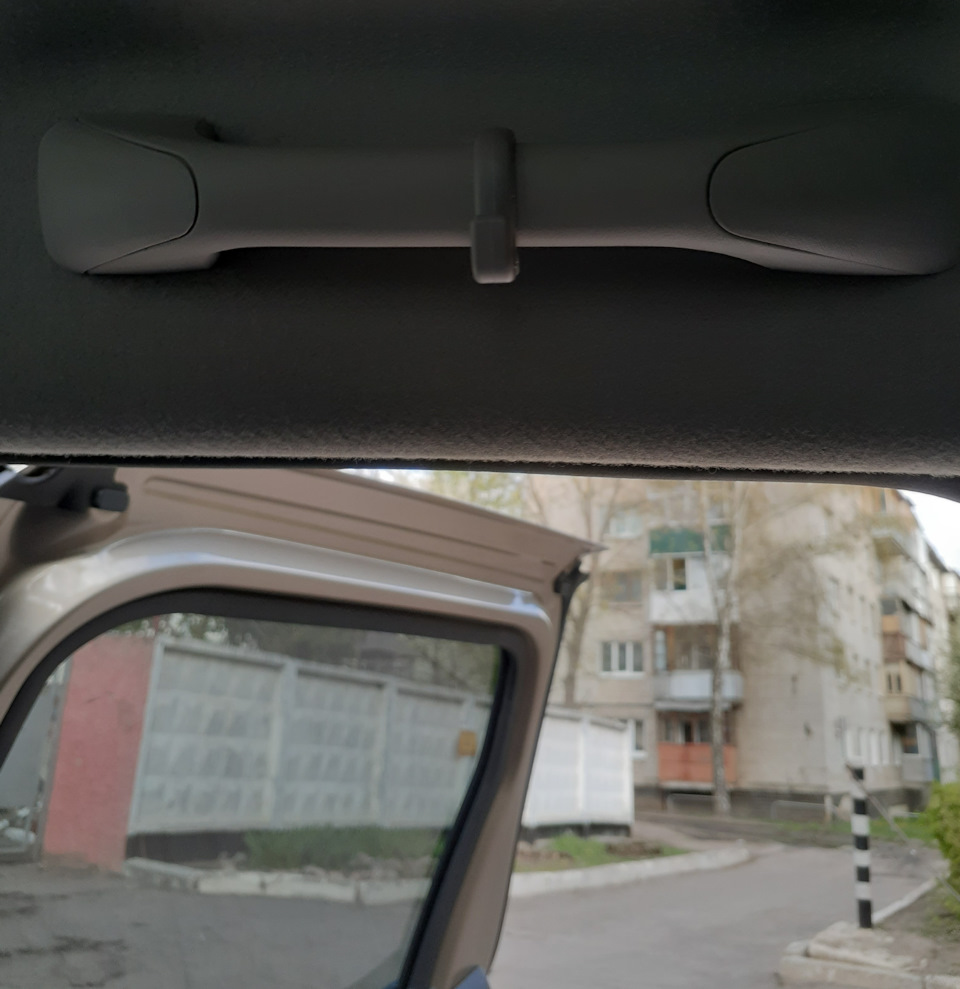Трохи комфорту для задніх пасажирів Renault Duster (2G) або подушки, але не безпеки 4