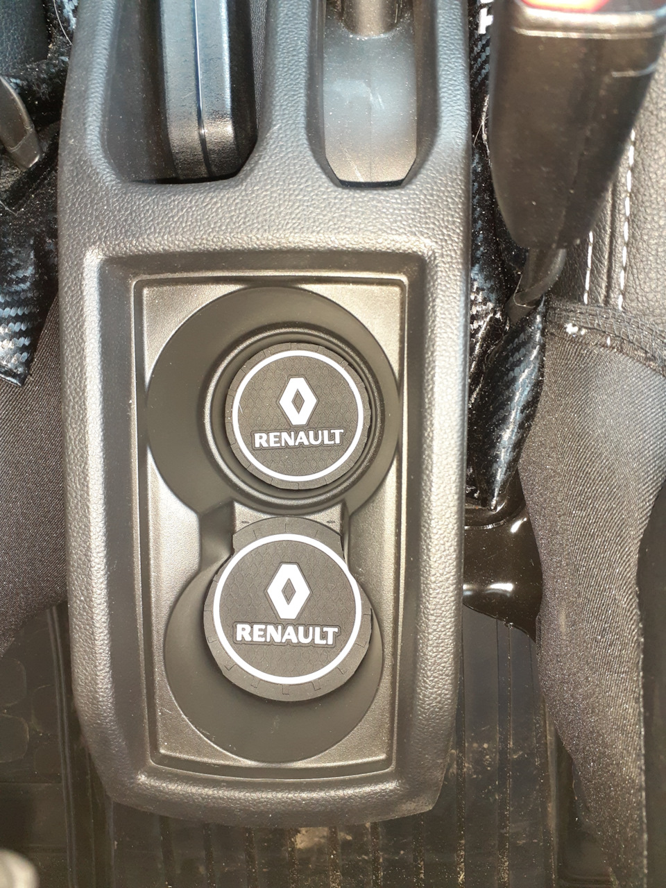 Трохи комфорту для задніх пасажирів Renault Duster (2G) або подушки, але не безпеки 3