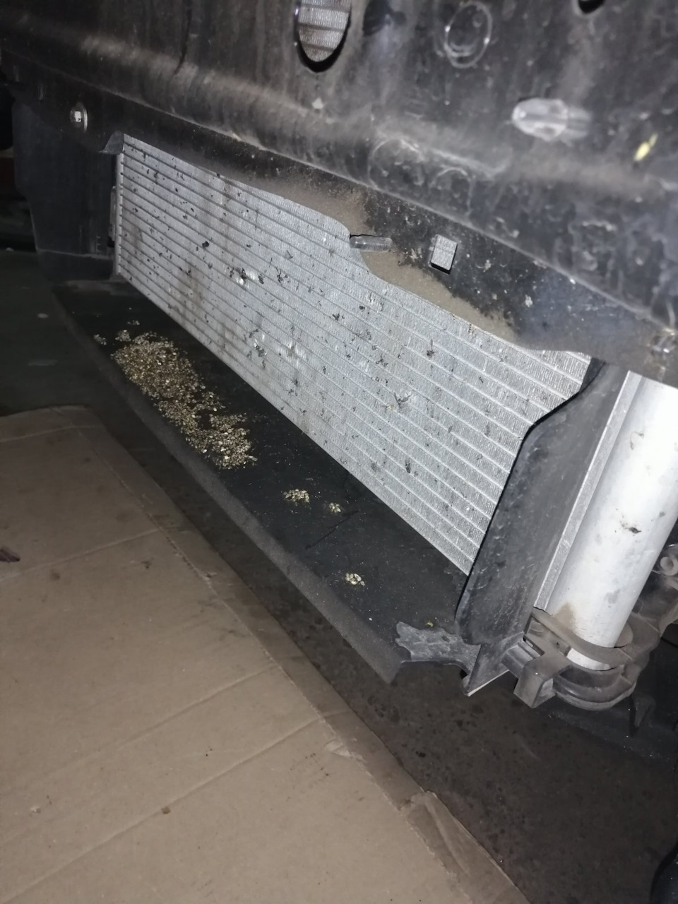 Нове око Хом'яка і що виявилося під бампером при заміні правої фари Renault Duster (2G) 3