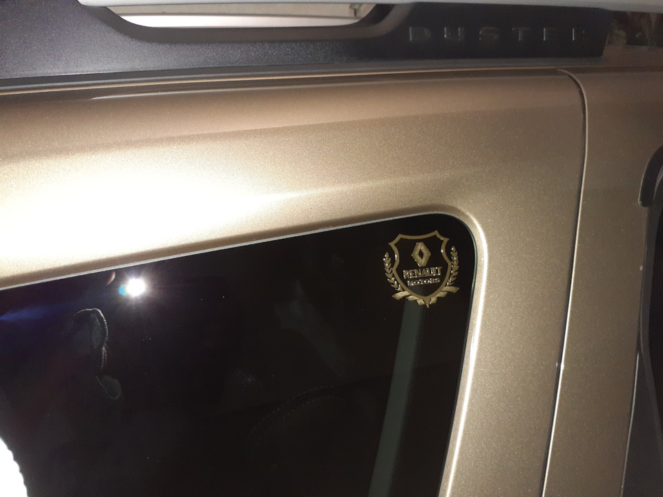 Стеклостайлінг або наклейки на скло Renault Duster (2G) 4
