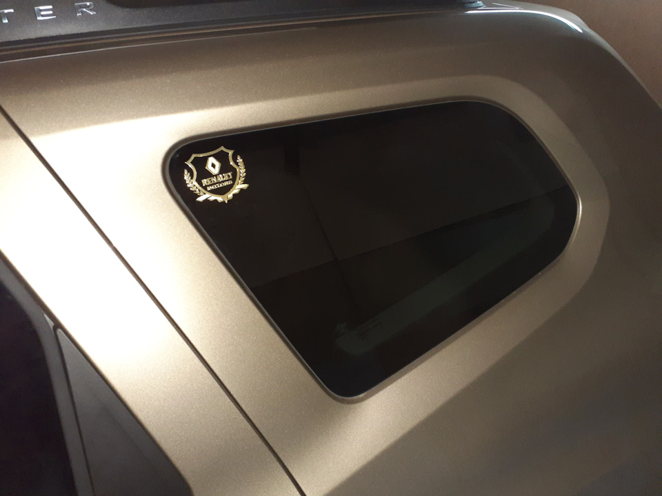 Стеклостайлінг або наклейки на скло Renault Duster (2G) 3